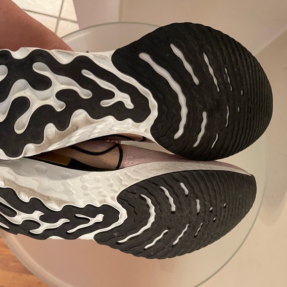 Nike React Infinity Run Flyknit Running Shoe - Picture 3 of 3